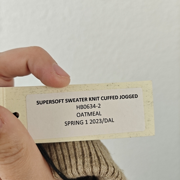 Monrow NWT SuperSoft Sweater Knit Cuffed Joggers In Oatmeal Size Small - Picture 13 of 14